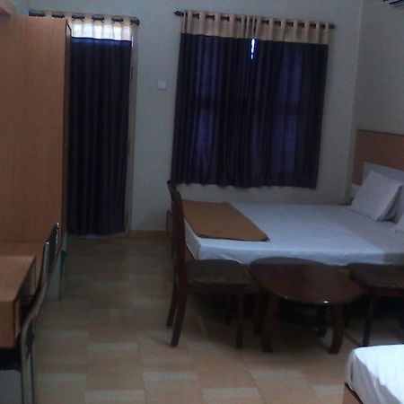 Hotel Pasuparthy Residency Tirupati Exterior photo