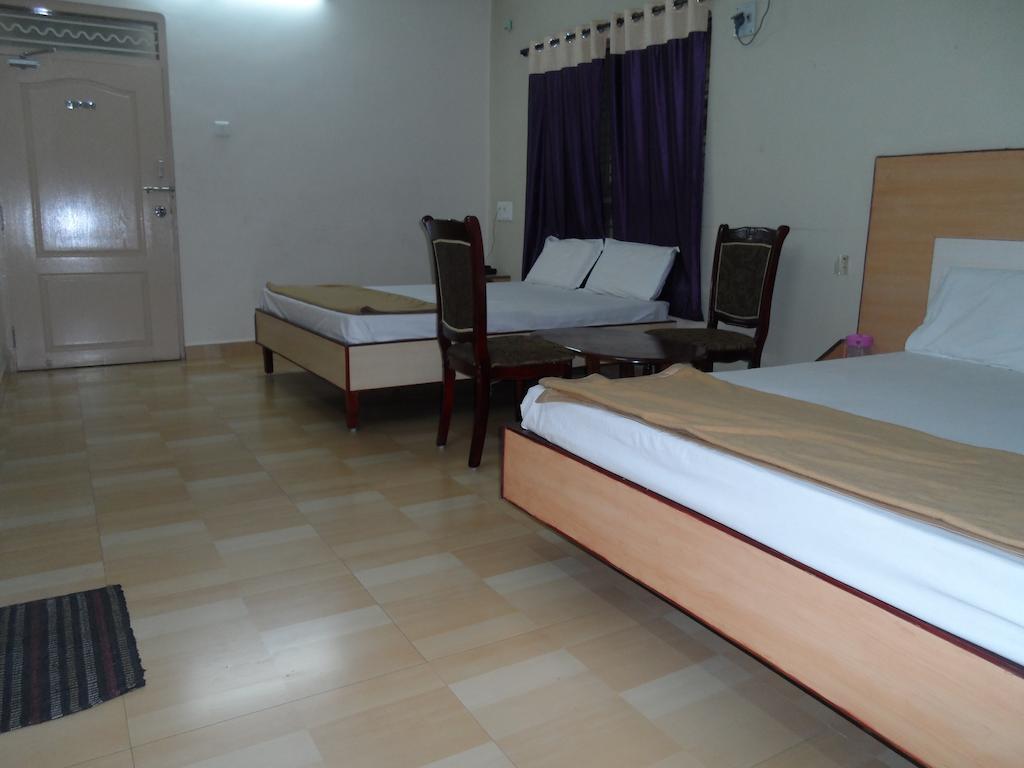 Hotel Pasuparthy Residency Tirupati Room photo