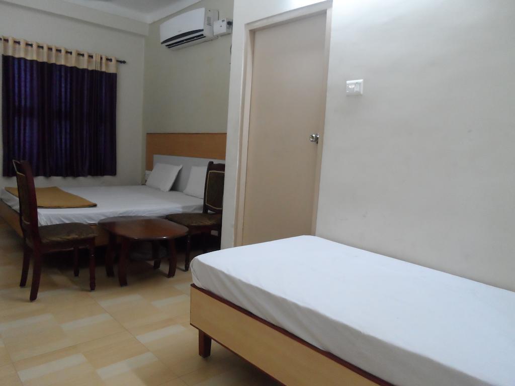 Hotel Pasuparthy Residency Tirupati Room photo
