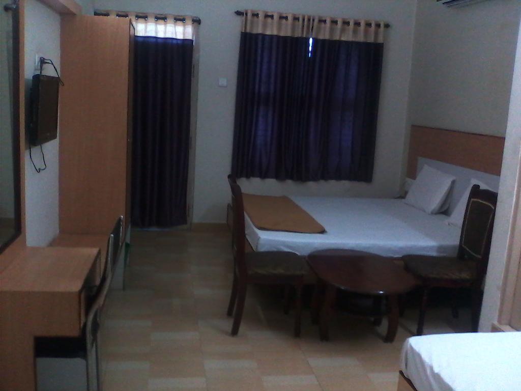 Hotel Pasuparthy Residency Tirupati Exterior photo