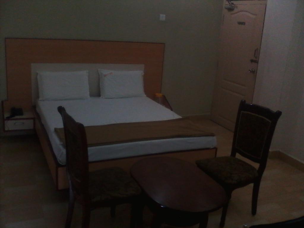 Hotel Pasuparthy Residency Tirupati Room photo